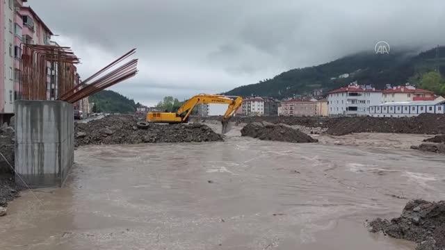 KASTAMONU - Bozkurt'ta su seviyesinin yükseldiği Ezine Çayı üzerindeki 3 köprü ulaşıma kapatıldı
