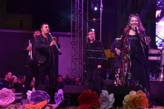 Suzan Kardeş, Edirne'deki Hıdırellez Şenlikleri'nde konser verdi