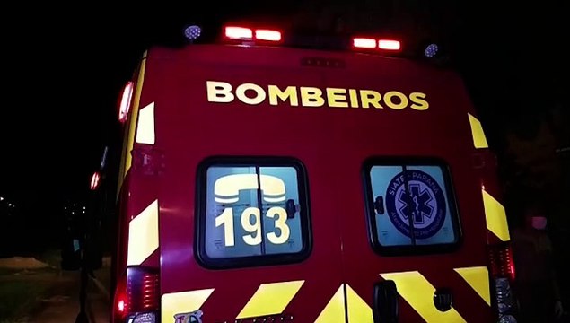 Jovem fica ferido após colisão entre duas motocicletas no Santa Felicidade