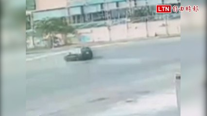 高雄街頭上演頭文字D？ 「180度大甩尾」駕駛荷包要失血了