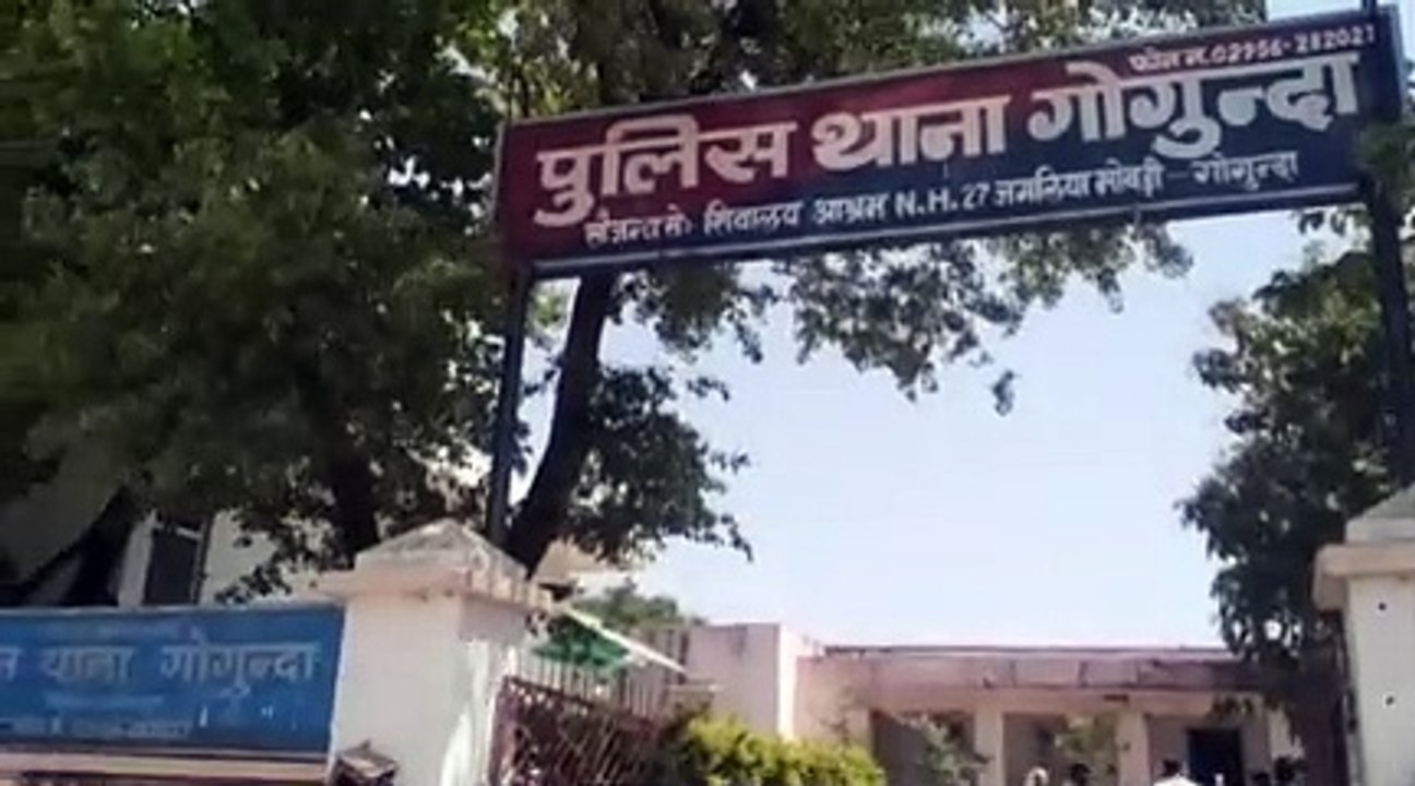 हाइवे पर बेकाबू हो गई कार, पहले बाइक को चपेट में लिया और फिर पैदल को रौंद दिया