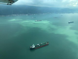 İzmit Körfezi'nin turkuaza bürünen görüntüsü deniz uçağıyla görüntülendi