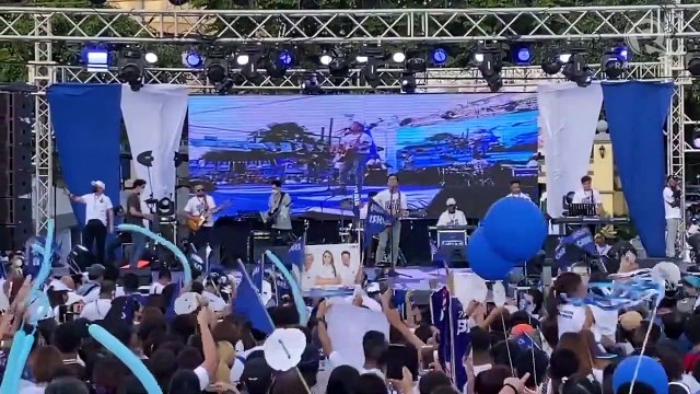 Jimmy Bondoc performs at Isko Moreno’s miting de avance