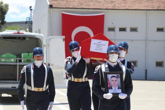 9 Nisan'da meydana gelen trafik kazasında ağır yaralanan uzman çavuş şehit oldu