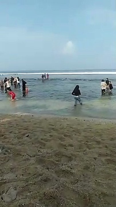 Liburan ke pantai