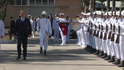 Hulusi Akar'dan Sığınmacılarla İlgili Açıklama: "Bu İnsani Bir Durumdur. Bunun Siyasi Tartışma Konusu Yapılmaması Lazım"