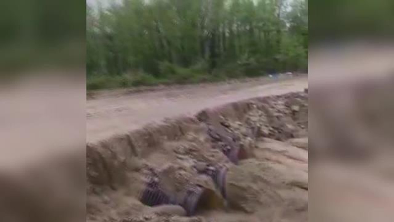 Sinop'ta Dere Taştı, 11 Köy Yolu Ulaşıma Kapandı