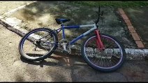 Homem fica ferido ao cair de bicicleta em frente ao Parque Tarquínio, em Cascavel