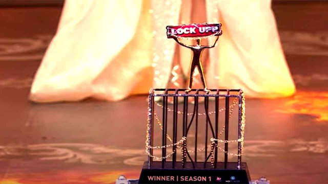 Lock Upp: Trophy हुई Reveal, Munawar, Anjali, Payal, Azma Shivam किसके साथ जायेगी Trophy | FilmiBeat