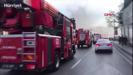 Haliç tersanesinin çatısında yangın