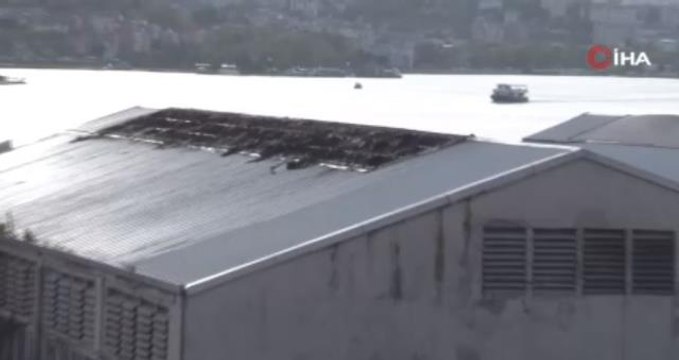 Tarihi Haliç Tersanesi'nde korkutan yangın