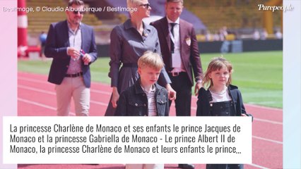 Charlene de Monaco : total look jean et tout sourire pour une nouvelle sortie avec Albert et les enfants !