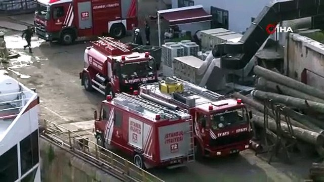 Tarihi Haliç Tersanesi'nde korkutan yangın