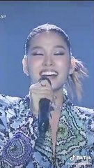 Á hậu Hoàng Thùy hát Rolling in the deep của Adele