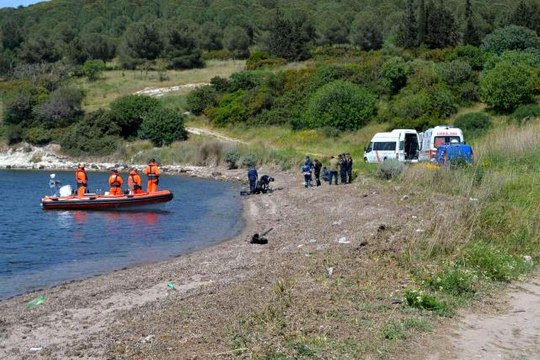 İzmir'de denizde dalgıç kıyafetli ceset bulundu