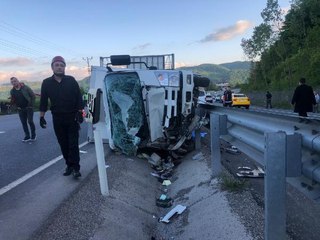 KONTROLDEN ÇIKIP DEVRİLEN KAMYONETİN ALTINDA KALAN SÜRÜCÜ ÖLDÜ