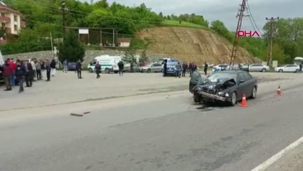 YOLA KONTROLSÜZ ÇIKAN OTOMOBİL KAZAYA NEDEN OLDU 1 ÖLÜ, 2 YARALI