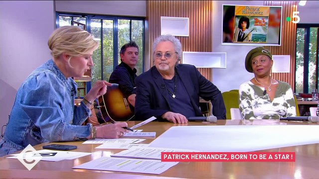 Patrick Hernandez raconte la folie du succès de Born to be alive sur le plateau de C à Vous sur France 5