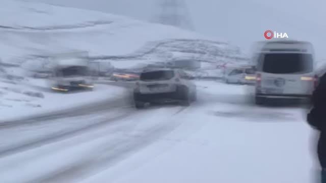 Van-Hakkari karayolu binek araçlara açıldı