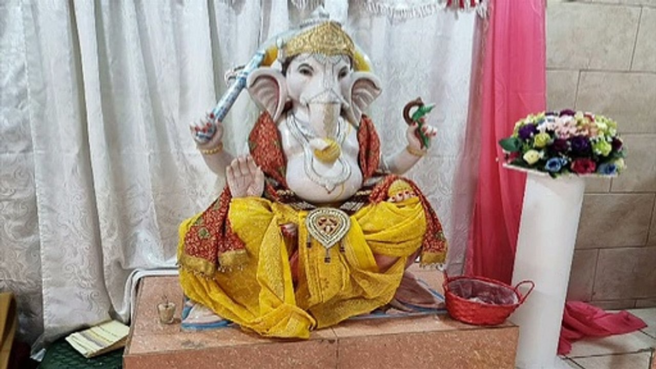 THIEVES COOK BEEF IN TEMPLE