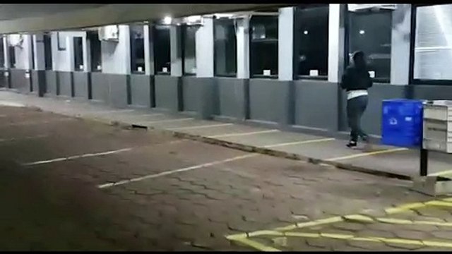 Depois de pouco mais de uma hora de depoimento, madrasta de menina que morreu afogada é liberada da delegacia