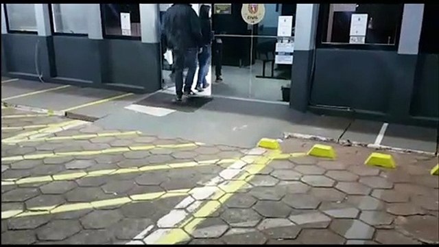 Madrasta de criança que morreu afogada em máquina de lavar, presta depoimento à polícia