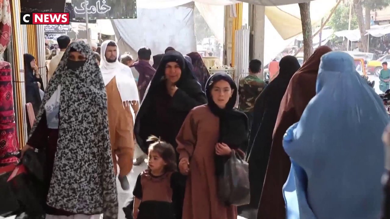 Afghanistan : les femmes désormais obligées de porter la burqa en public