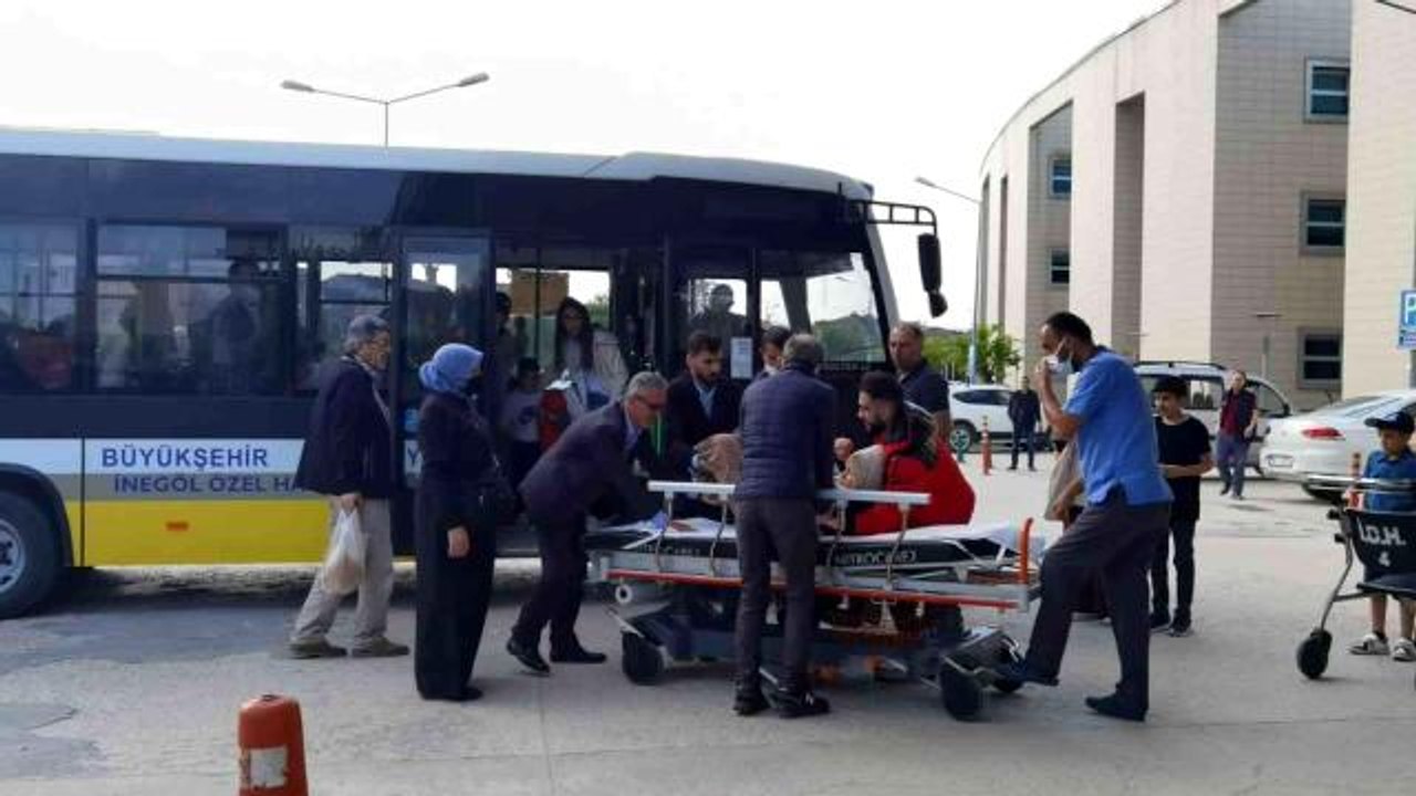 Son dakika haberleri: Toplu taşıma şoförü fenalaşan kadın yolcuyu hastaneye yetiştirdi