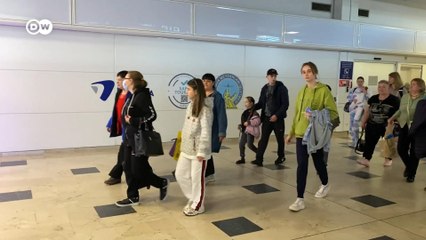 Ukraynalı hayırsever Antalya'da yaraları sarıyor