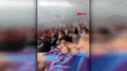 Trabzonsporlular şampiyonluk sevincinde Abdulkadir Ömür'e zor anlar yaşattı