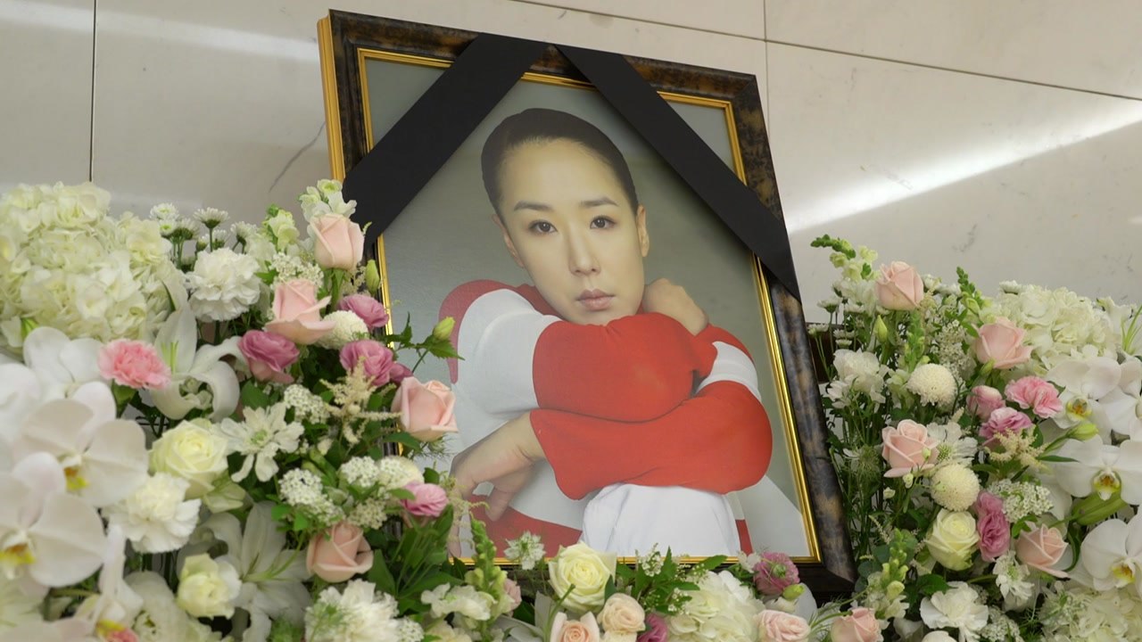 영화배우 강수연 빈소 조문 시작...추모 발길 잇따라 / YTN