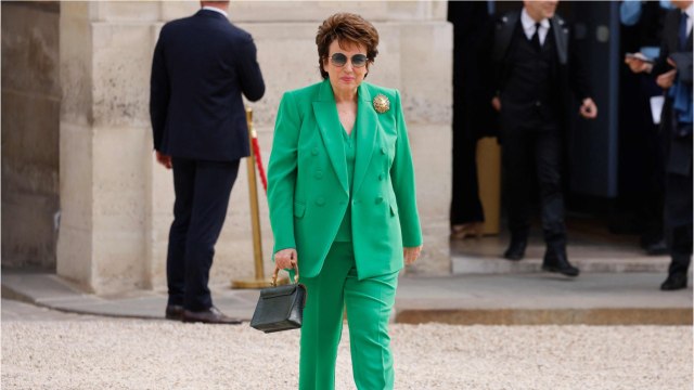 VOICI : Investiture d'Emmanuel Macron : Roselyne Bachelot moquée par les invités à son arrivée