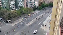 Vista de la Marat´ón de Barcelona desde un balcón de la Meridiana
