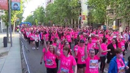 Miles de personas participan en la Carrera de la Mujer de Madrid