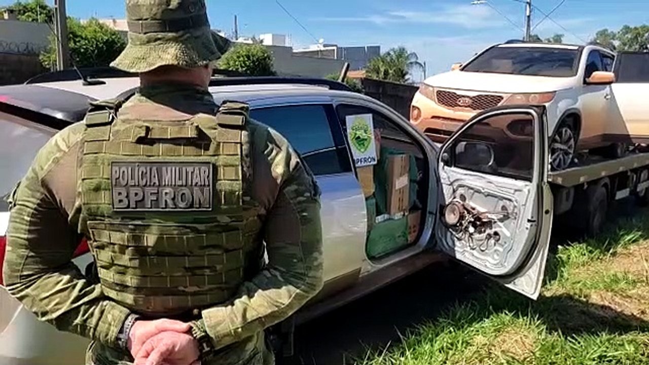 Dois veículos carregados com cigarros são apreendidos durante ação do BPFron em Umuarama