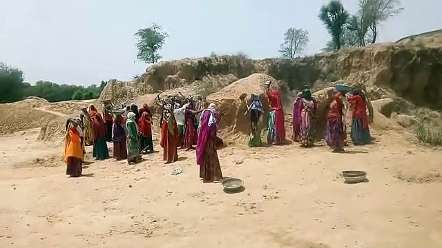 565 करोड़ खर्च करके भी नहीं आई मजदूर के सिर पर तिरपाल