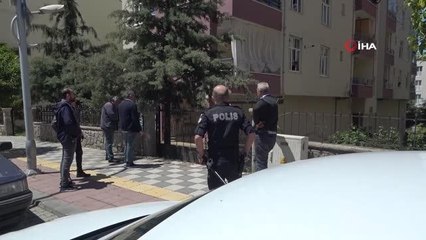 Kezzapla kendine zarar vermek isteyen şahsı polis etkisiz hale getirdi