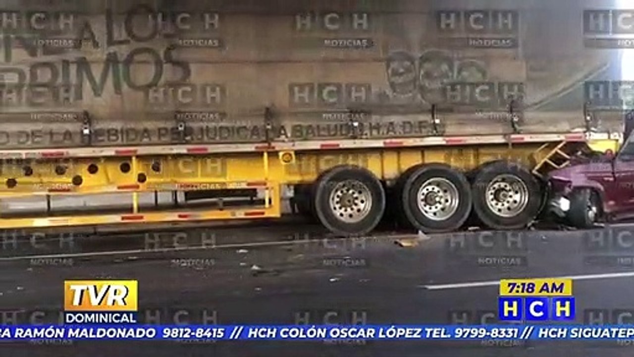 ¡Fatal! Dos personas muertas en brutal impacto de pick-up contra la parte trasera de rastra