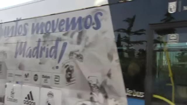 Atlético y Real Madrid llegan al Wanda en autobuses de la EMT