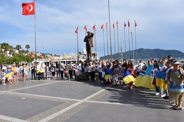 Marmaris'te yaşayan Ukraynalılar Rusya'nın saldırılarının durdurulmasını istedi