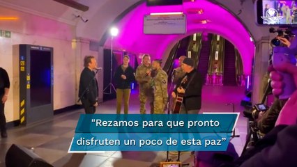 Bono de U2 da concierto desde estación del metro de Kiev, en Ucrania