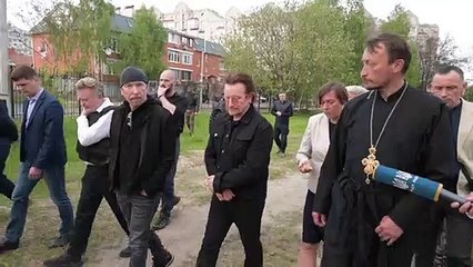 Trudeau visita Zelensky, U2 em Bucha e papa pede oração