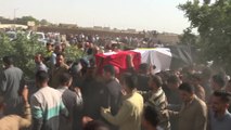 الحزن و الغضب يسيطران على جنازات ضحايا حادث سيناء الإرهابي في مصر