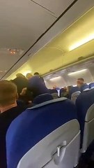 ركل وضرب وصرخات عالية.. هذا ما حدث بين بريطانيين على متن طائرة