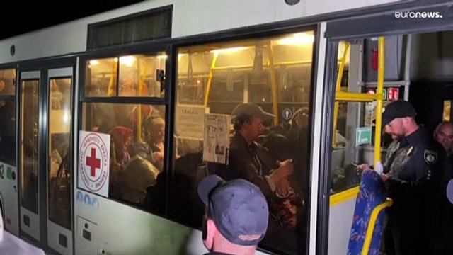 Chegaram a Zaporíjia 170 civis retirados de Mariupol