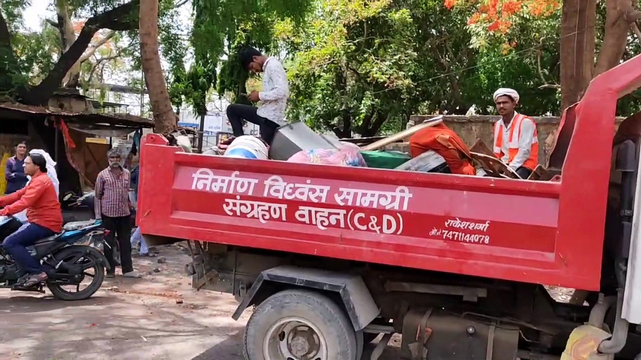 JCB went on the behest of Collector Ratlam, watch video