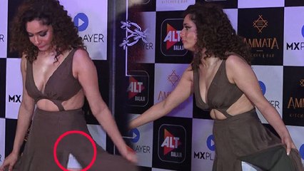 Ankita Lokhande Thigh High Slit Dress पहन Oops Moment का शिकार Full Video Viral | Boldsky