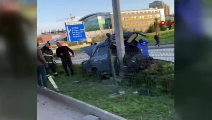 Feci kaza! İkiye bölünen otomobilde can verdi