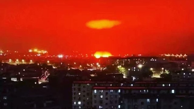 Çin’de gökyüzü kızıla boyandı