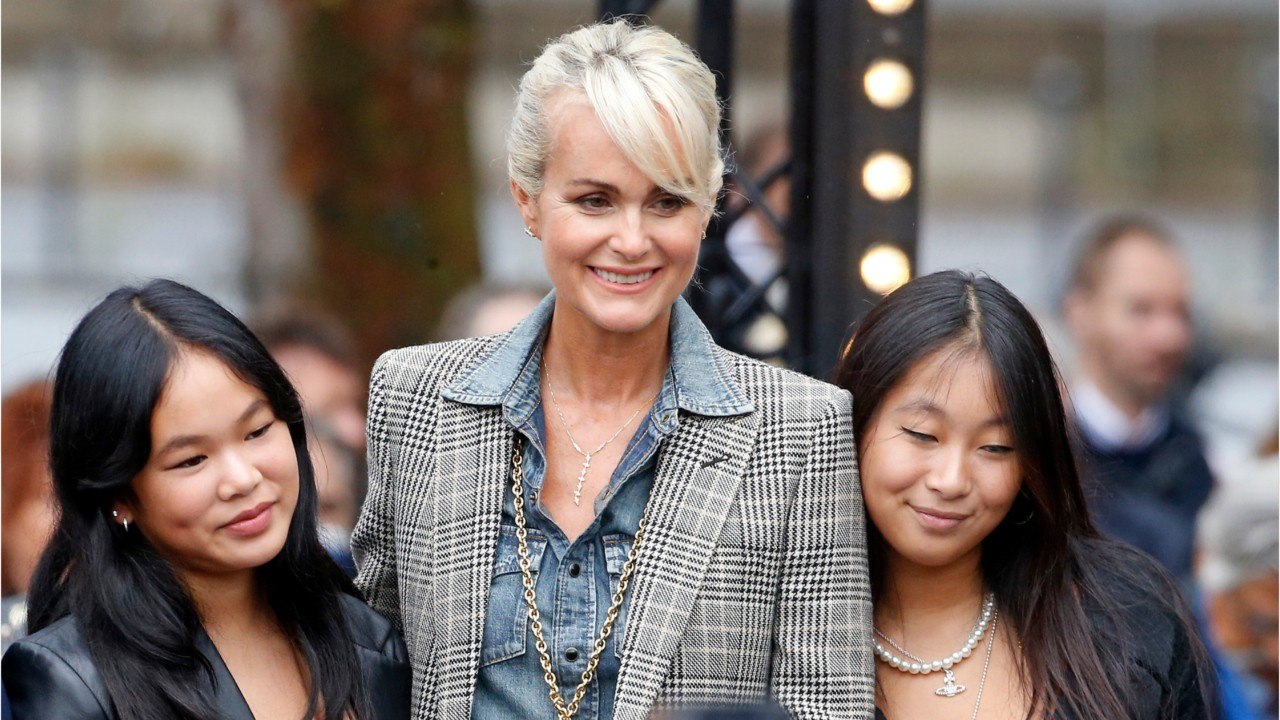 VOICI : "Mes guides dans ce deuil difficile" : Laeticia Hallyday évoque Johnny dans un joli message à ses filles